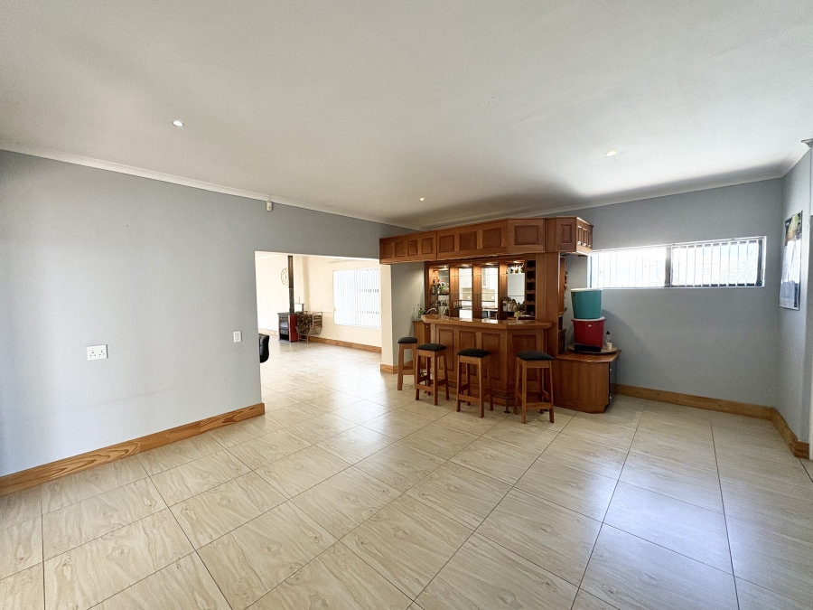 4 Bedroom Property for Sale in Pearl Bay Western Cape